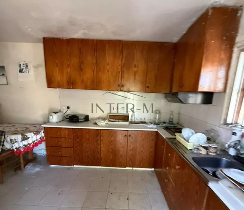 Spacious Upper Floor 5-Bedroom Residence And Yard For Sale In Kakopetria, Nicosia, Cyprus(1,097 Sq.m) photo 12