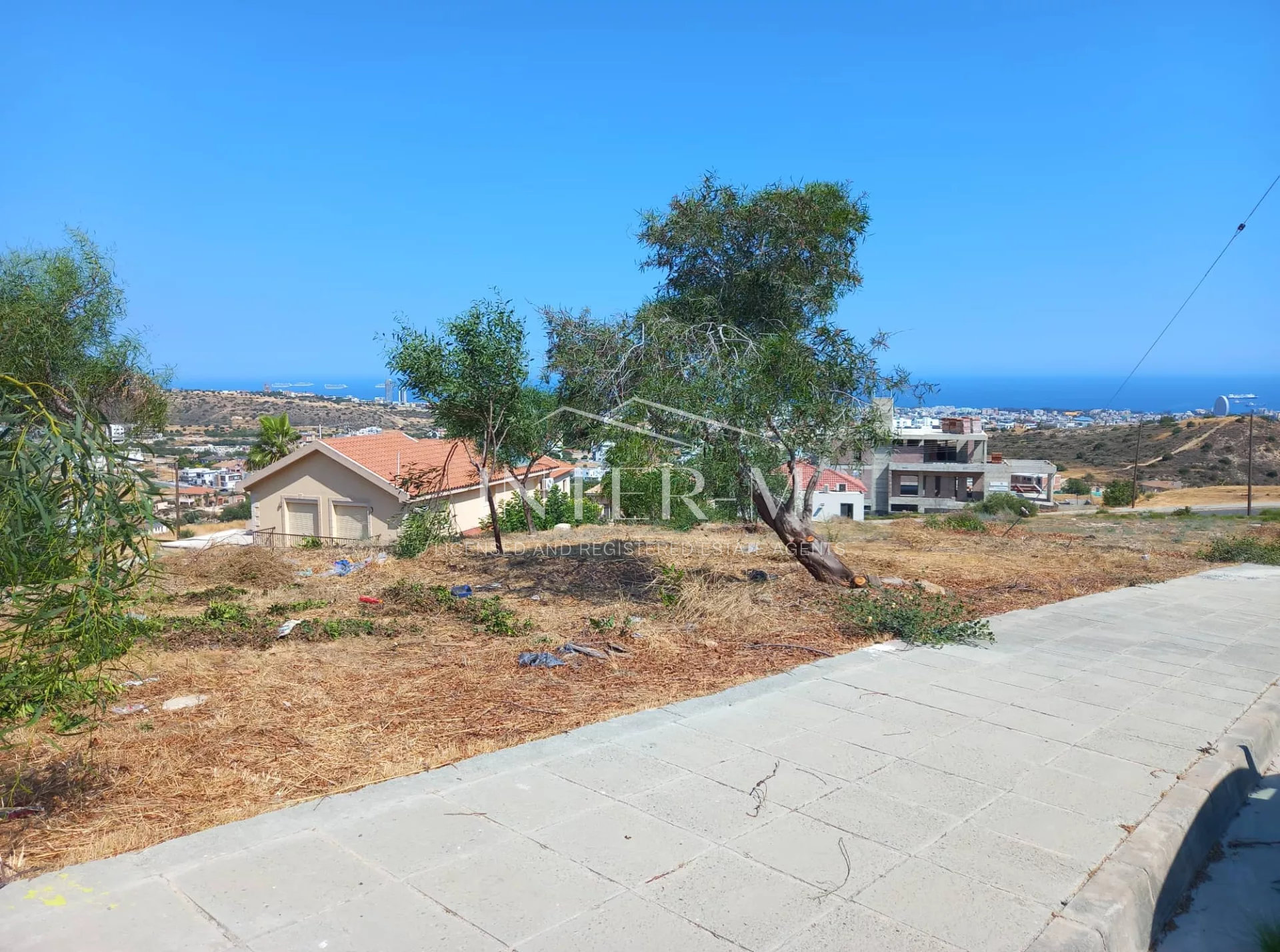Large Plot For Sale In Agios Athanasios (962 Sq.m)