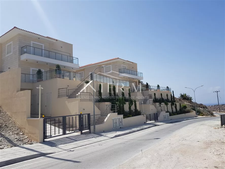 Luxurious 5-Bedroom Villa For Rent In Agios Tychonas With Stunning Sea And Mountain Views (5 Bedroom) φωτογραφία 1