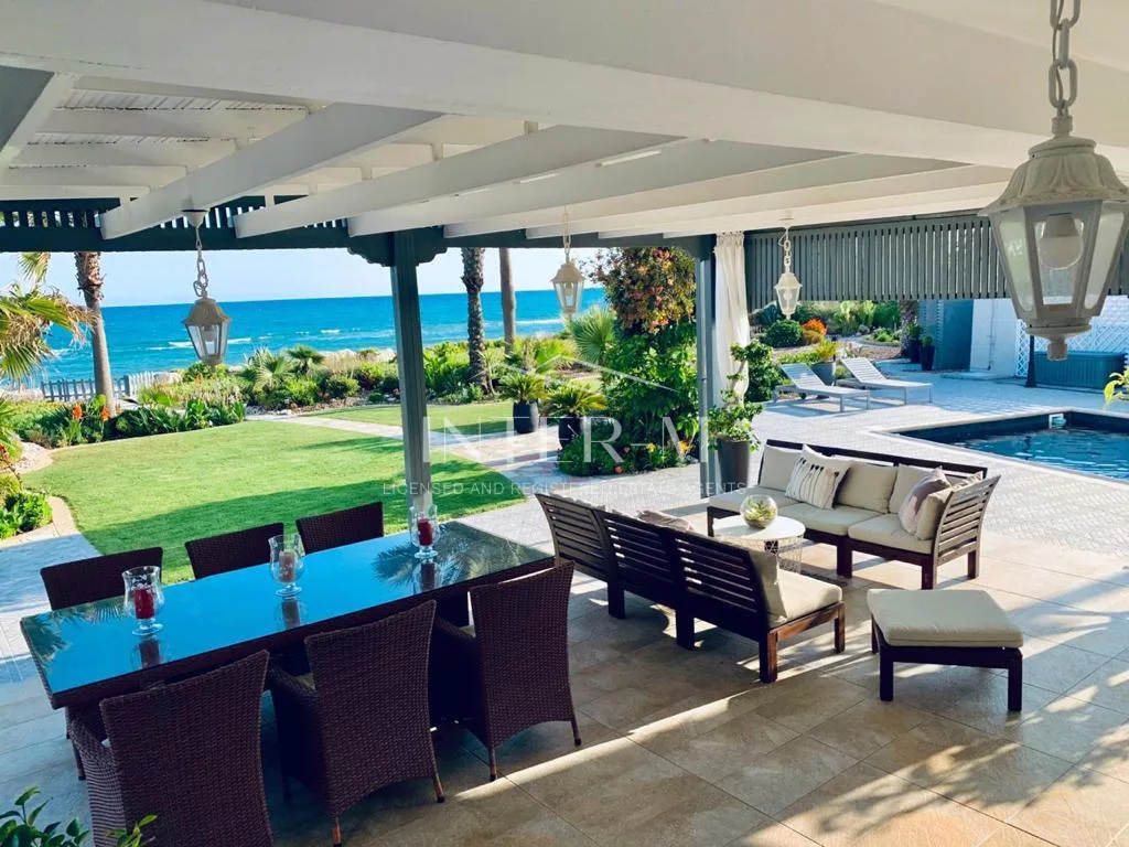 Beachfront Villa For Sale In Pervolia , Larnaca  (4 Bedroom) photo 3
