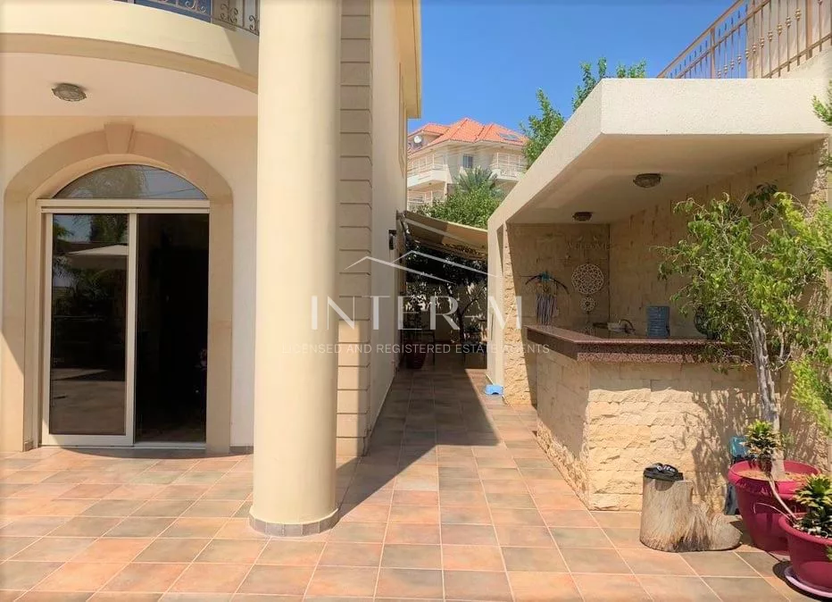 Villa For Sale In Panthea  (6 Bedroom) photo 21