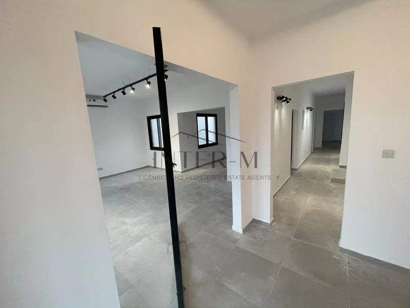 Commercial Building For Sale In Limassol Center (204 sq.m) φωτογραφία 5