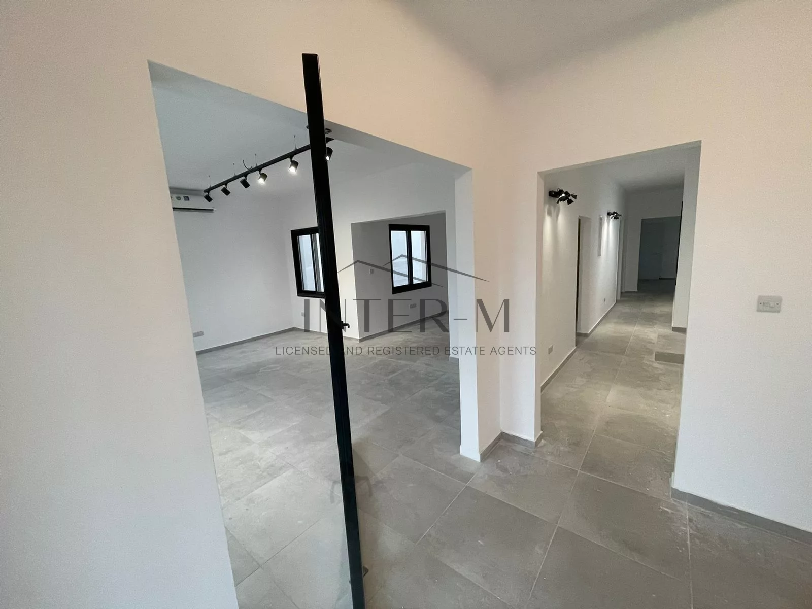 Commercial Building For Sale In Limassol Center (204 sq.m) φωτογραφία 5