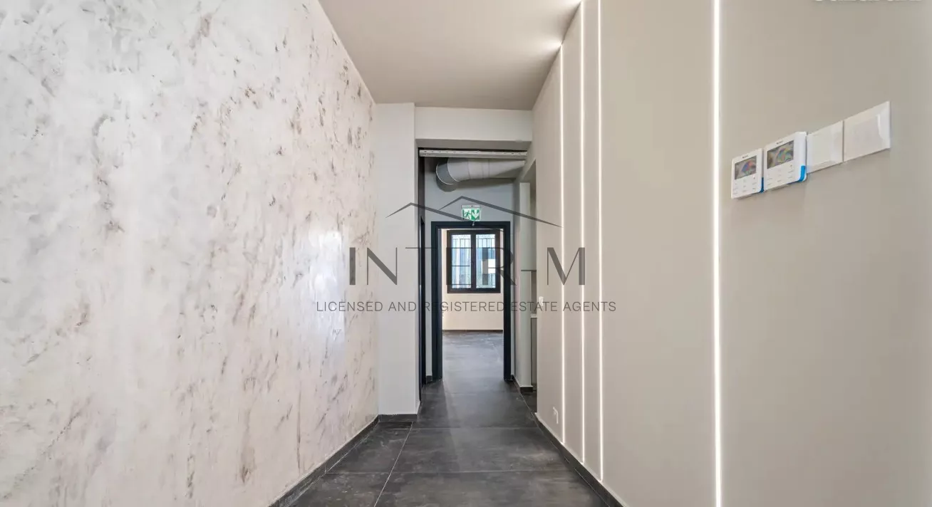 Unique Fully Renovated Offices For Rent In The Historical Center Of Limassol, Cyprus φωτογραφία 4