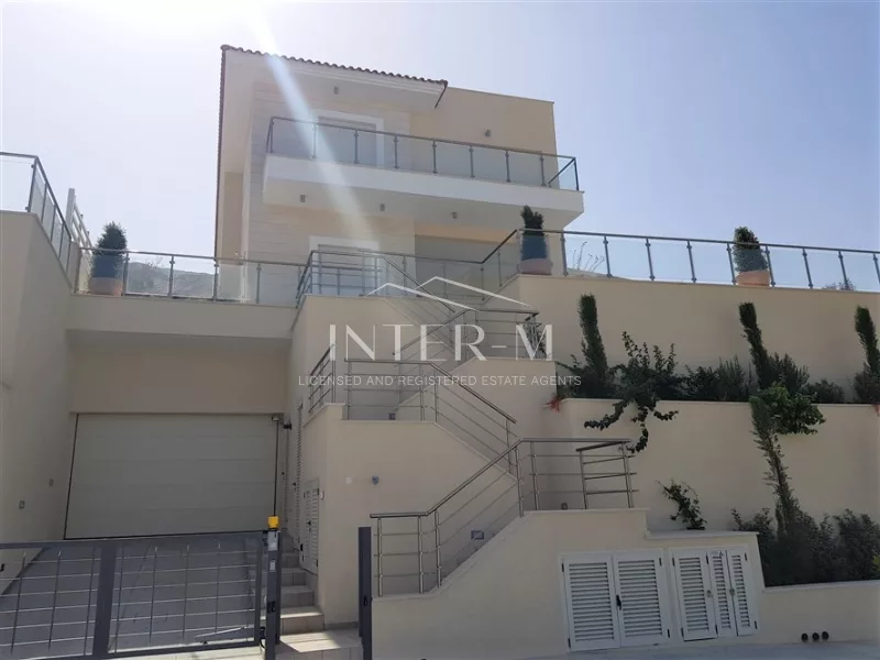 Luxurious 5-Bedroom Villa For Rent In Agios Tychonas With Stunning Sea And Mountain Views (5 Bedroom) φωτογραφία 4
