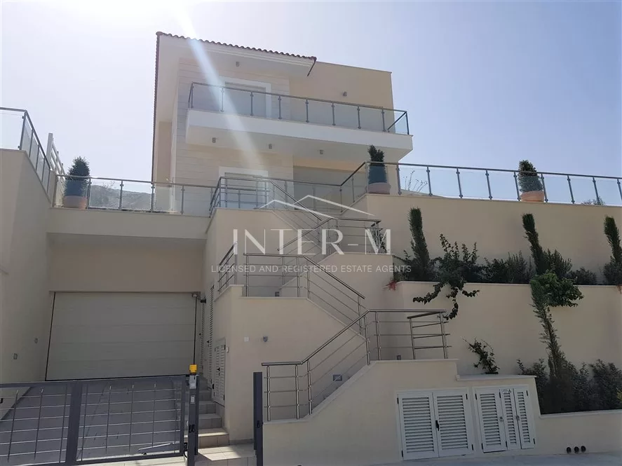 Luxurious 5-Bedroom Villa For Rent In Agios Tychonas With Stunning Sea And Mountain Views (5 Bedroom) φωτογραφία 4