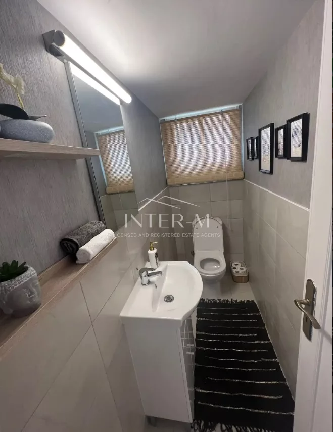 Stunning 3-Bedroom Apartment For Rent In The Heart Of The City photo 3