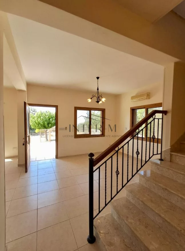 Classic 4-Bedroom Villa For Rent In Anogyra, Limassol, Cyprus photo 6