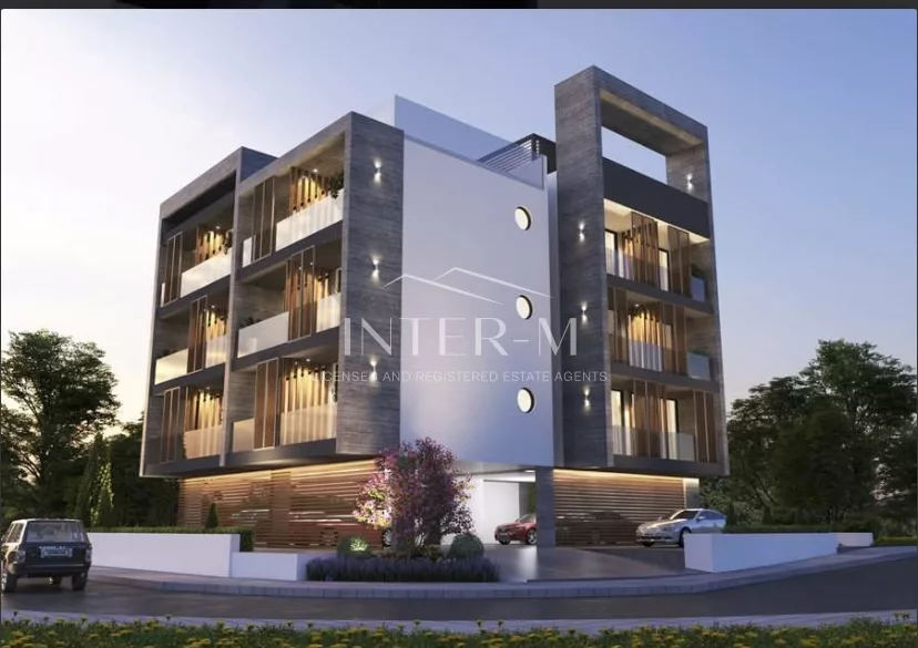 Residential Building For Sale In Zakaki  (18 Bedroom)