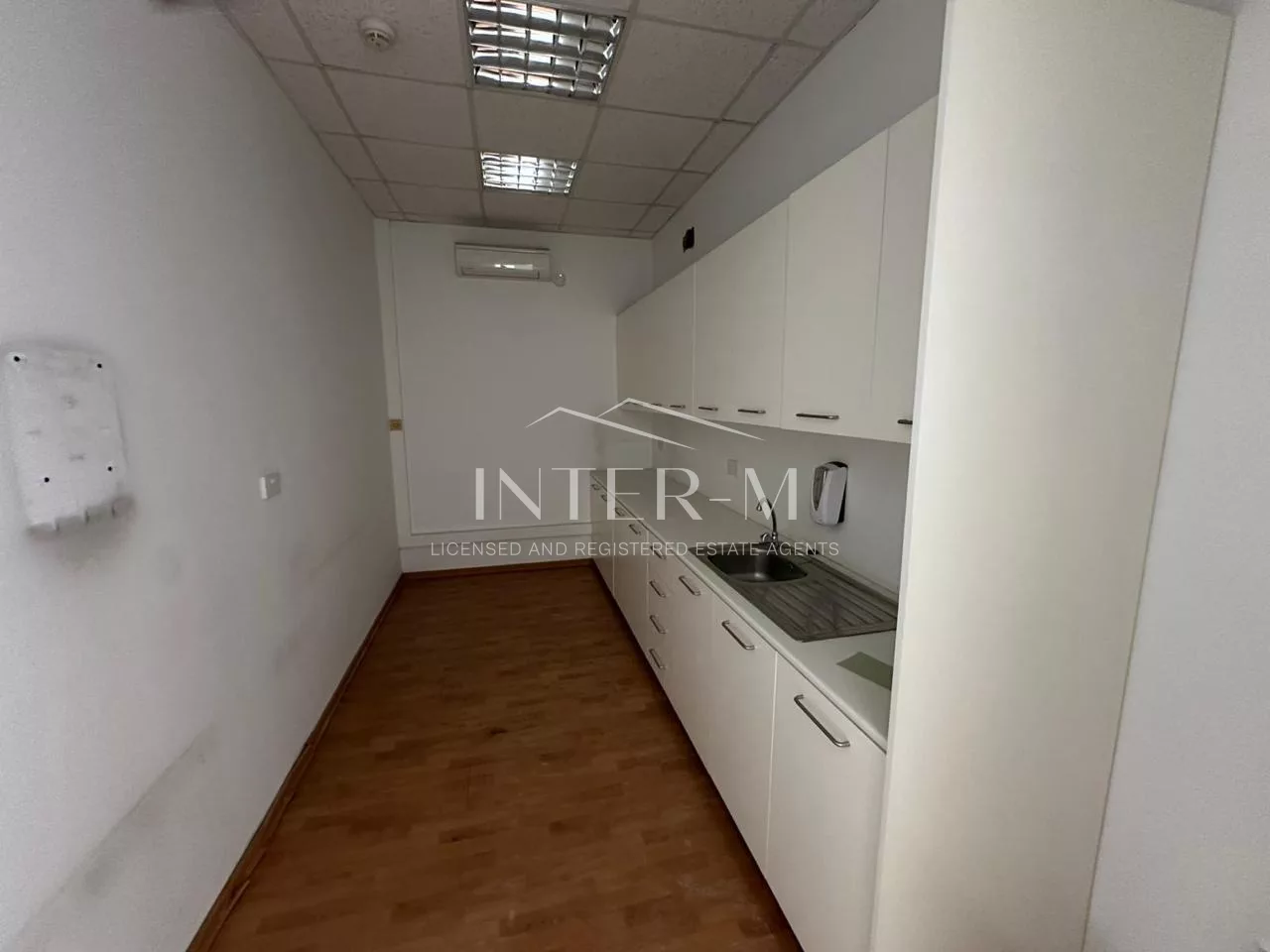 Commercial Building For Rent In Agios Athanasios , Limassol , Cyprus φωτογραφία 22