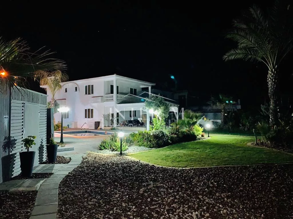 Beachfront Villa For Sale In Pervolia , Larnaca  (4 Bedroom) φωτογραφία 18