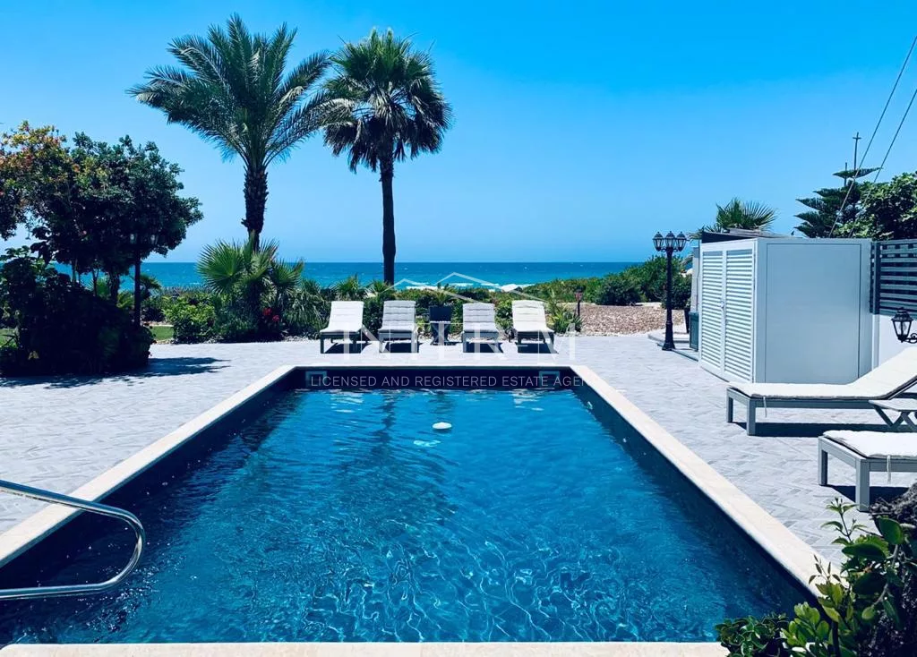 Beachfront Villa For Sale In Pervolia , Larnaca  (4 Bedroom)