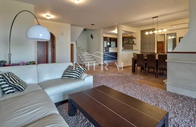 Luxury Villa For Rent In  Germasogia Limassol (4 Bedroom) photo 2