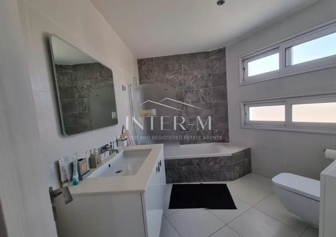 Exceptional 5-Bedroom Detached Family Home With Pool For Sale | Oroklini, Larnaca,Cyprus (5 Bedroom) φωτογραφία 12