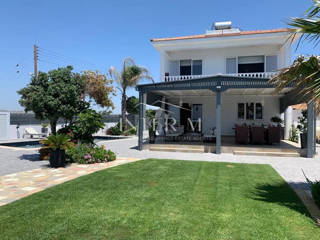 Beachfront Villa For Sale In Pervolia , Larnaca  (4 Bedroom) photo 17