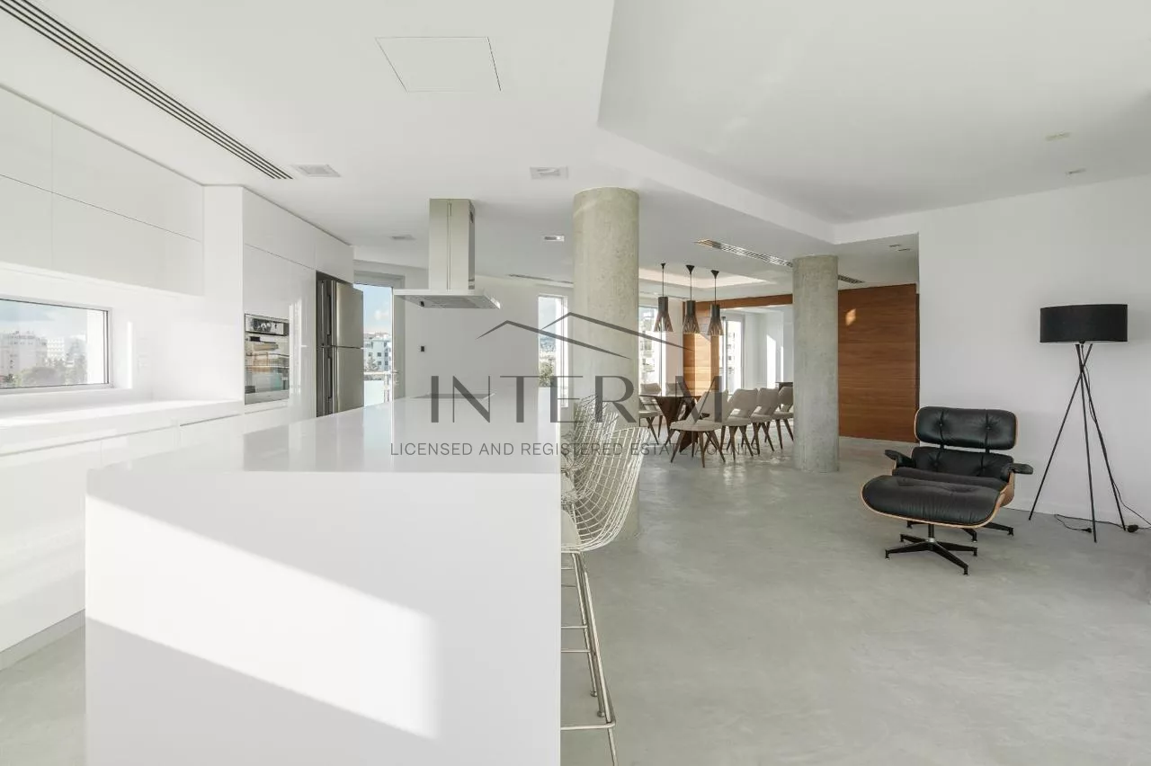 Penthouse for sale Municipal Gardens in Limassol, Cyprus 