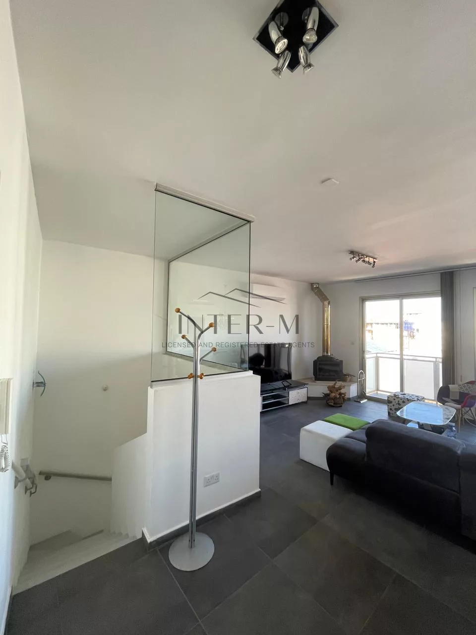 Luxurious 3-Bedroom Beachfront Maisonette For Rent In Agia Triada, Limassol (3 Bedroom) photo 3