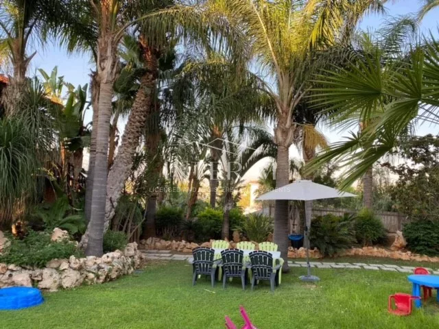 Massive Villa In Germasogeia (5 Bedroom) photo 21