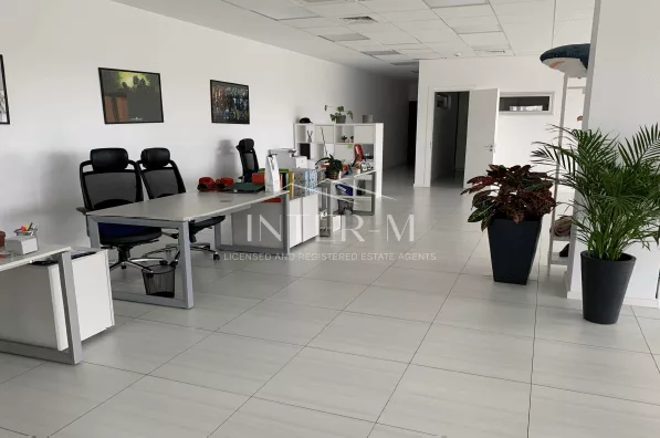 For Sale 2nd Floor In  A Popular Commercial Building (1284 Sq.m) (1284 sq.m) photo 2