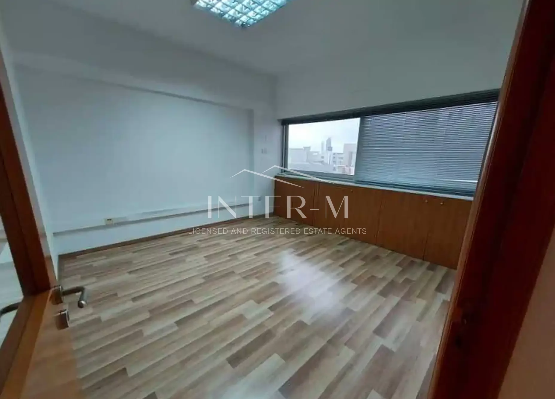 Office For Rent In Agia Zoni  (4 Bedroom)