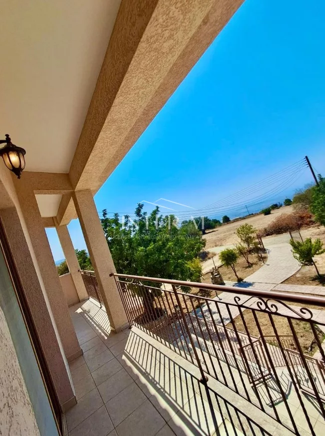 Classic 4-Bedroom Villa For Rent In Anogyra, Limassol, Cyprus photo 13