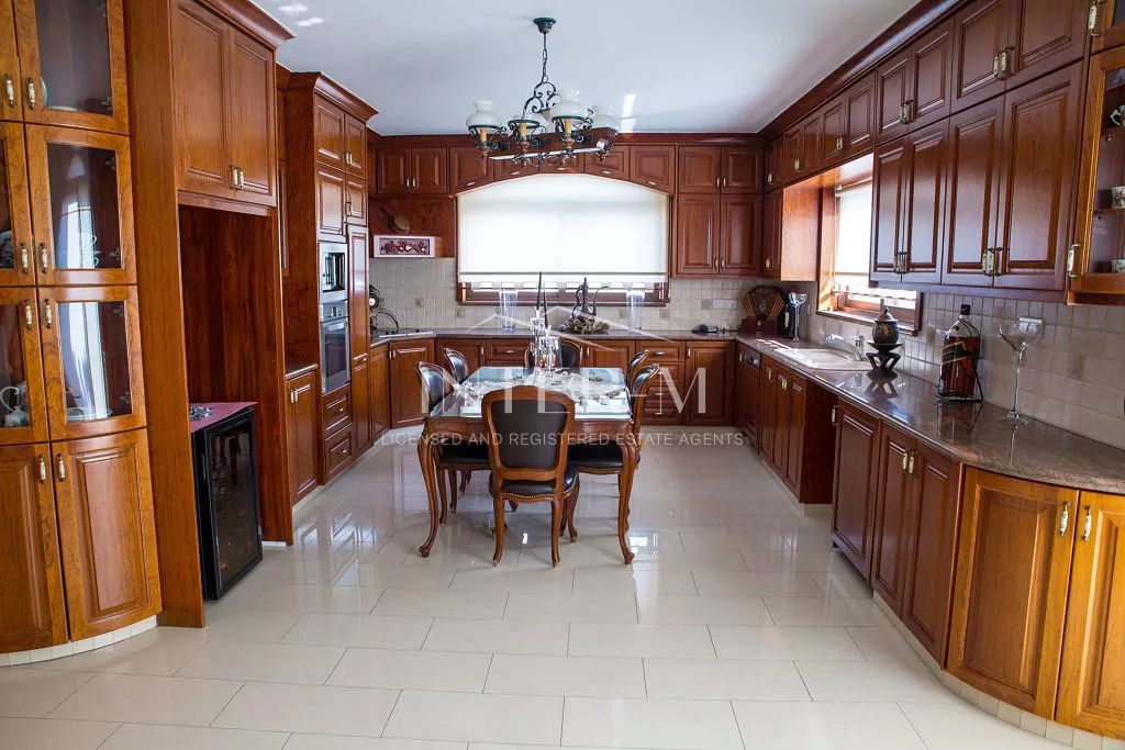 Luxury 6-Bedroom Villa For Sale In Agia Fyla, Limassol, Cyprus photo 8