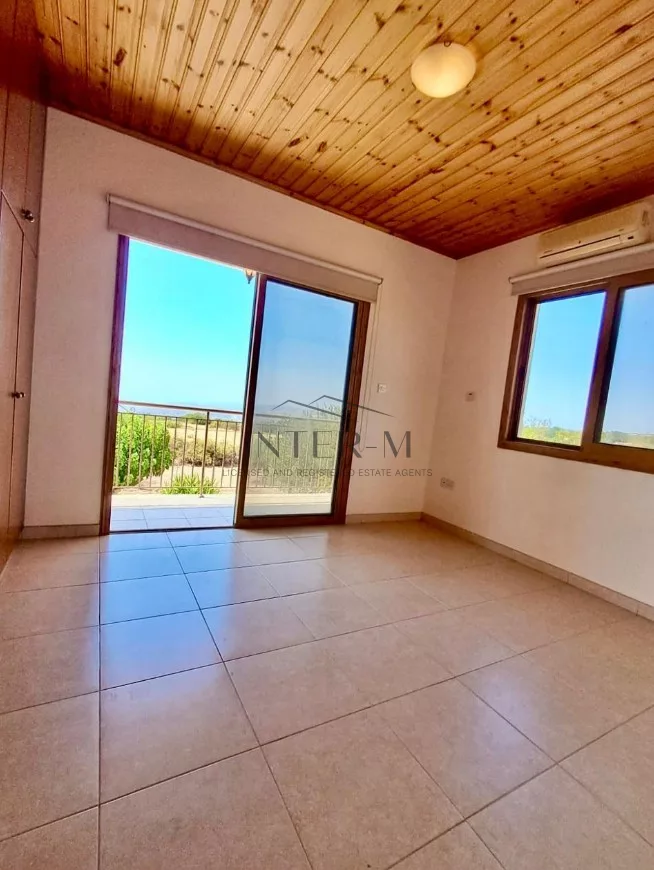 Classic 4-Bedroom Villa For Rent In Anogyra, Limassol, Cyprus photo 12