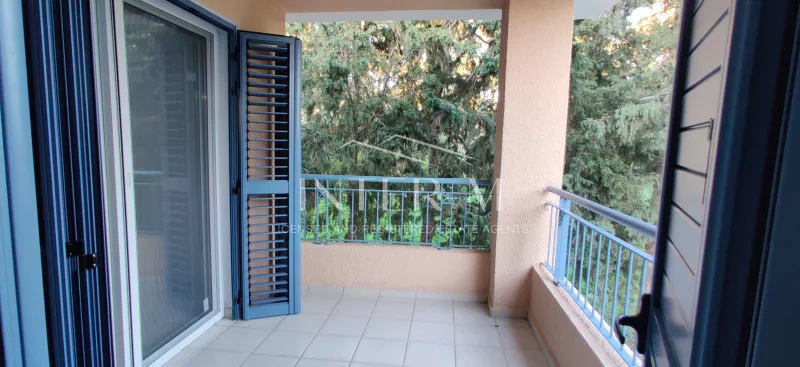 Renovated Three-Bedrooms House For Sale  (3 Bedroom) photo 4