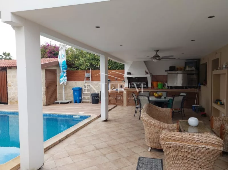 Spacious Semi-Detached House For Sale In Agios Athanasios, Limassol, Cyprus(4 Bedrooms) photo 3