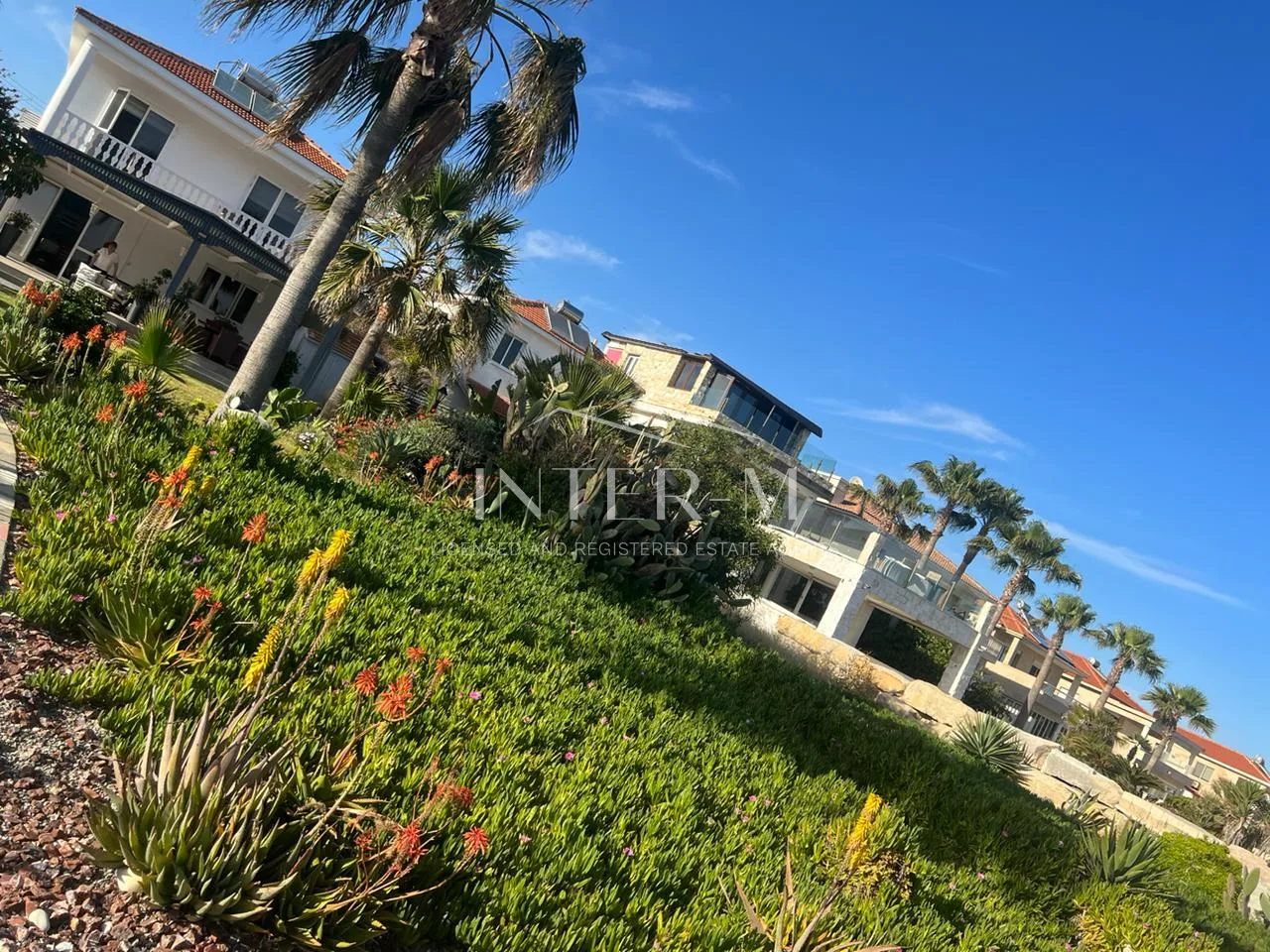 Beachfront Villa For Sale In Pervolia , Larnaca  (4 Bedroom) photo 20