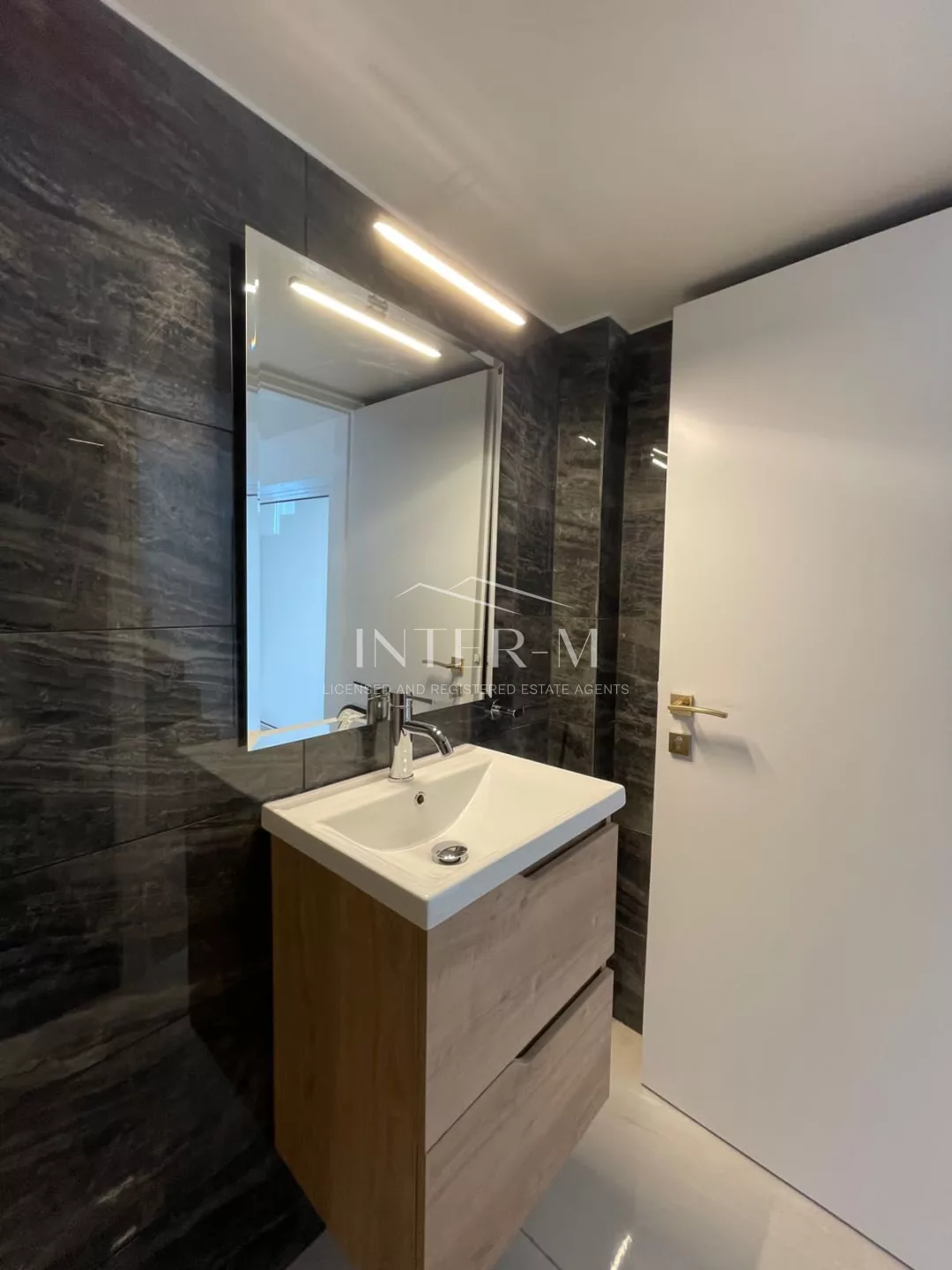 Luxury Villa For Rent In Agios Tychonas, Limassol  (5 Bedroom) photo 18