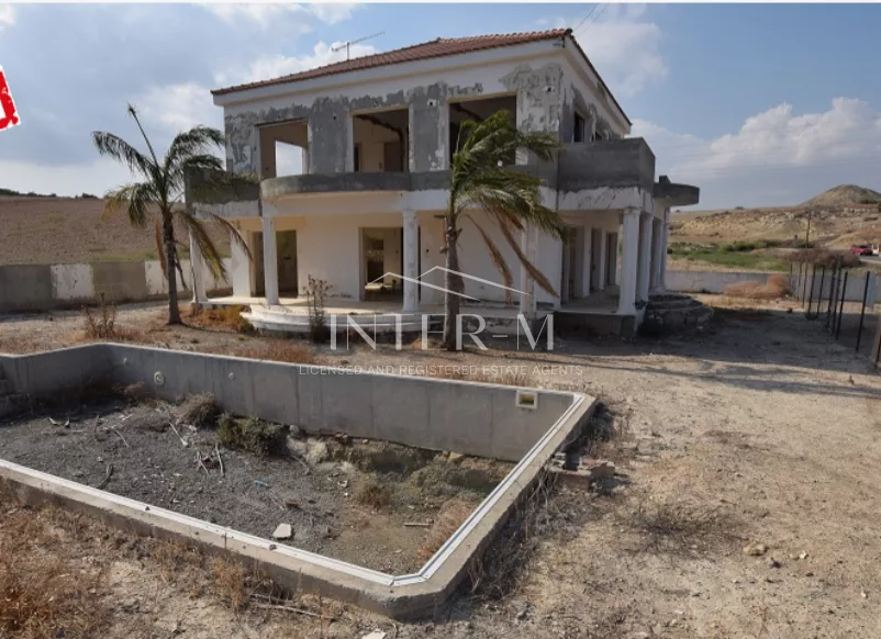 Semi Renovated  House In Oroklini, Larnaka (4 Bedroom)