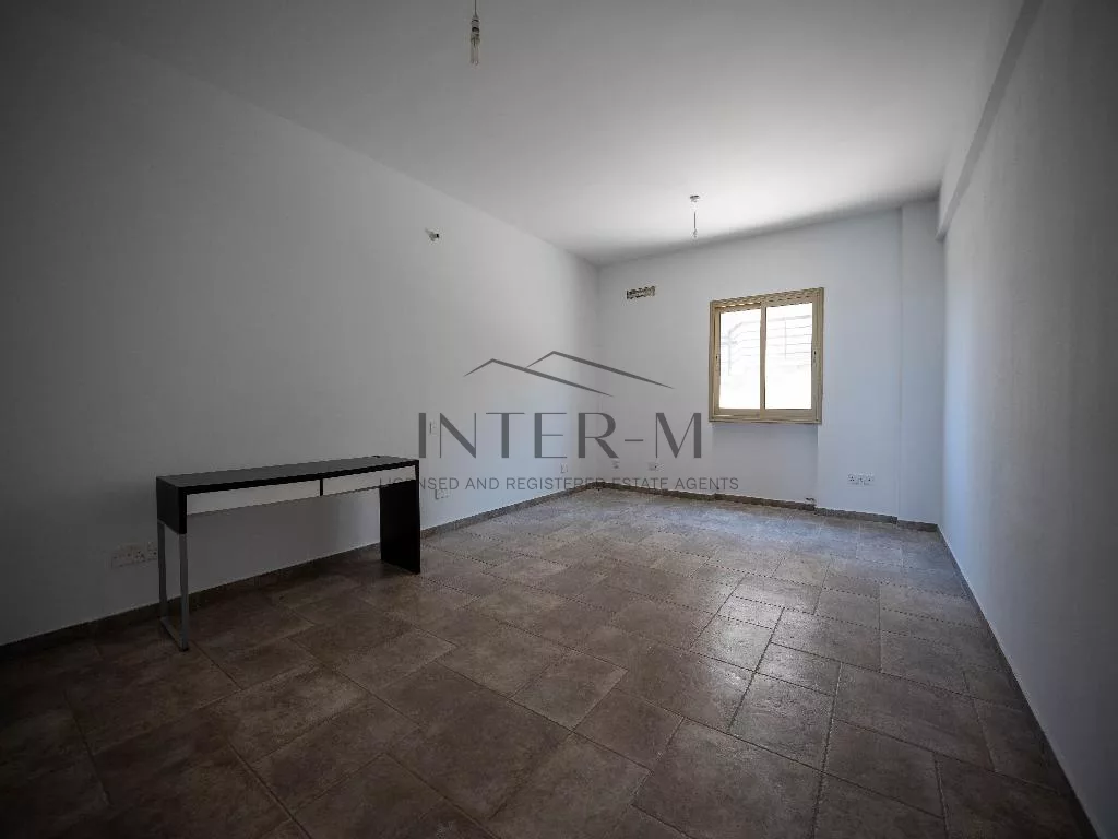 Spacious Flat For Sale In Germasogeia, Limassol (4 Bedroom) φωτογραφία 10