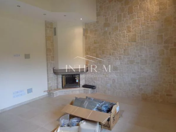 Villa For Sale In Fasoula (7 Bedroom) φωτογραφία 8
