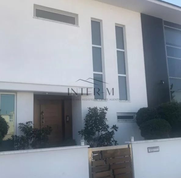 Detached House For Rent In Agios Spiridonas (5 Bedroom) photo 3