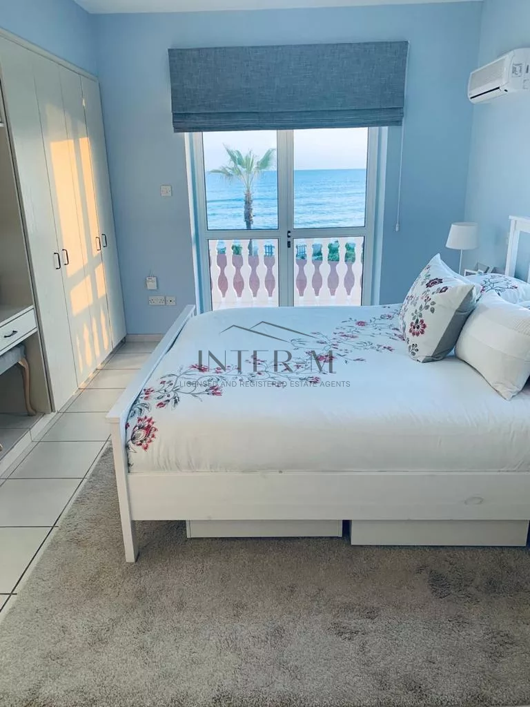 Beachfront Villa For Sale In Pervolia , Larnaca  (4 Bedroom) photo 15