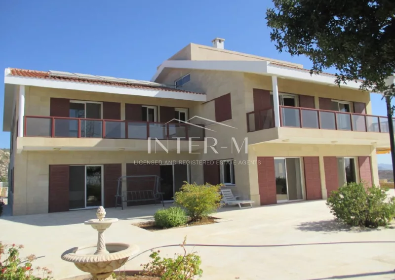 House Villa For Sale In Agios Athanasios (6 Bedroom) φωτογραφία 3
