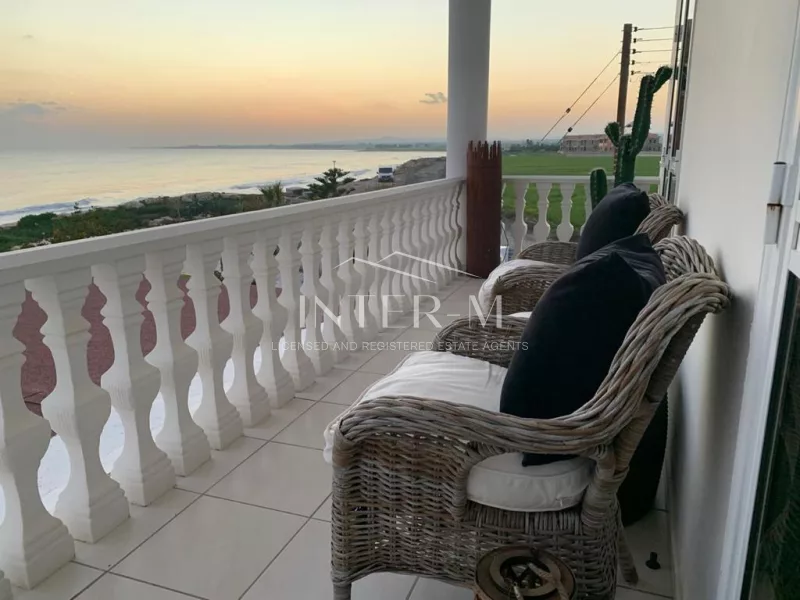 Beachfront Villa For Sale In Pervolia , Larnaca  (4 Bedroom) φωτογραφία 2