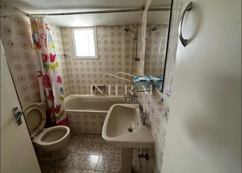 Top Floor Apartment For Rent In Neapolis,Limassol (3 Bedroom) photo 3