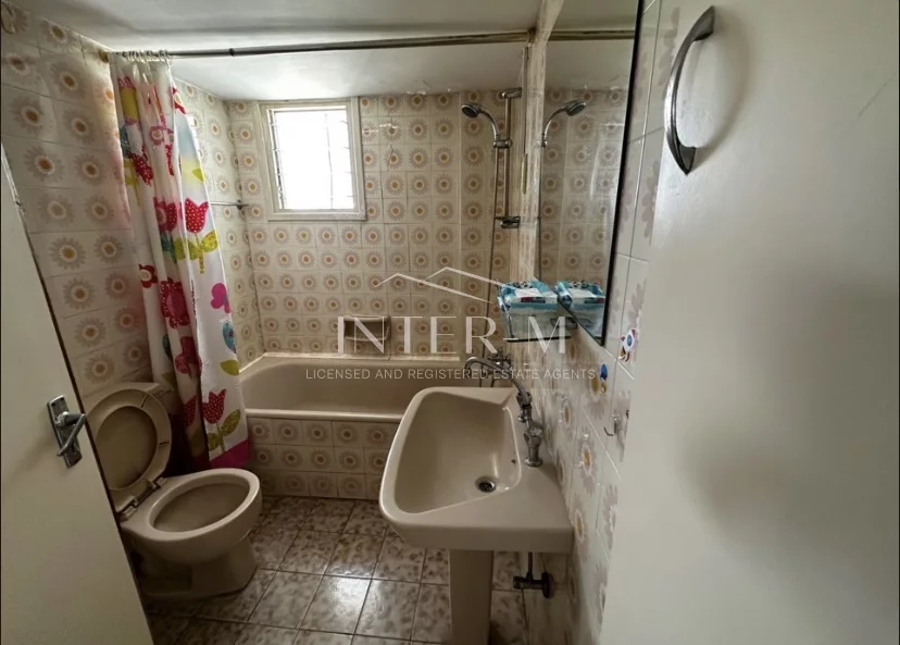Top Floor Apartment For Rent In Neapolis,Limassol (3 Bedroom) photo 3