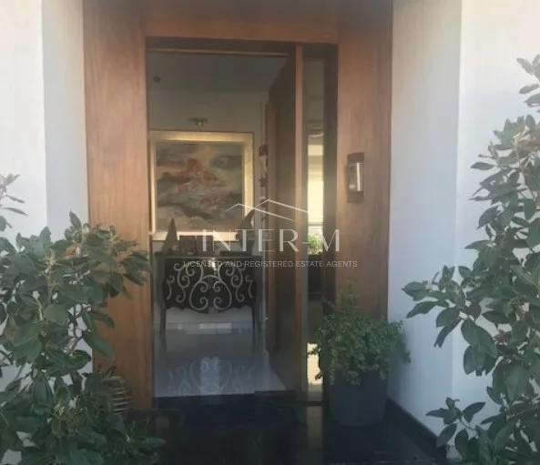 Detached House For Rent In Agios Spiridonas (5 Bedroom) photo 7