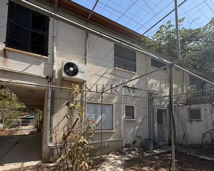 Spacious Upper Floor 5-Bedroom Residence And Yard For Sale In Kakopetria, Nicosia, Cyprus(1,097 Sq.m) photo 2