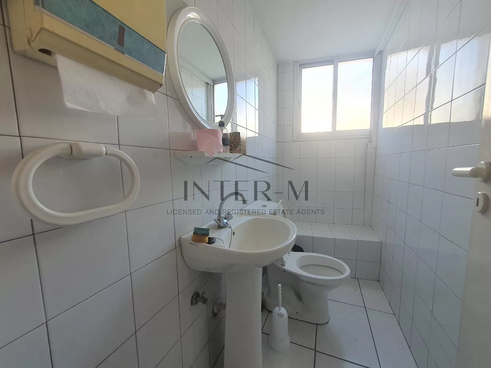 Shop For Rent Centrally Located In Ayias Zonis Area, Limassol φωτογραφία 3
