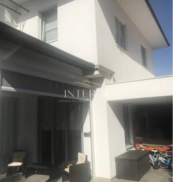 Detached House For Rent In Agios Spiridonas (5 Bedroom) photo 5