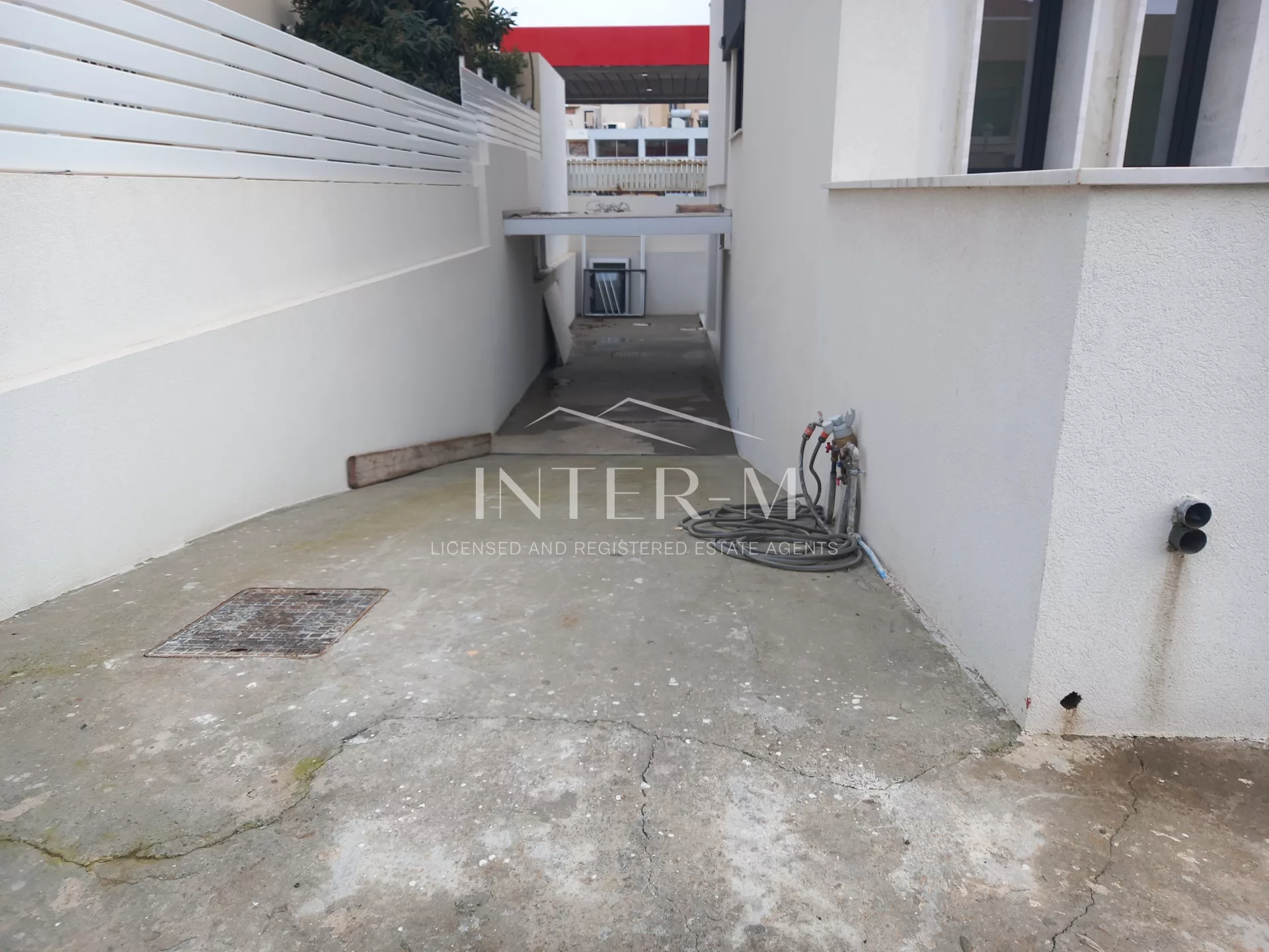 3 Level Semi-detached Building -3 Houses- For Sale In Kato Polemidia (7 Bedrooms) photo 11