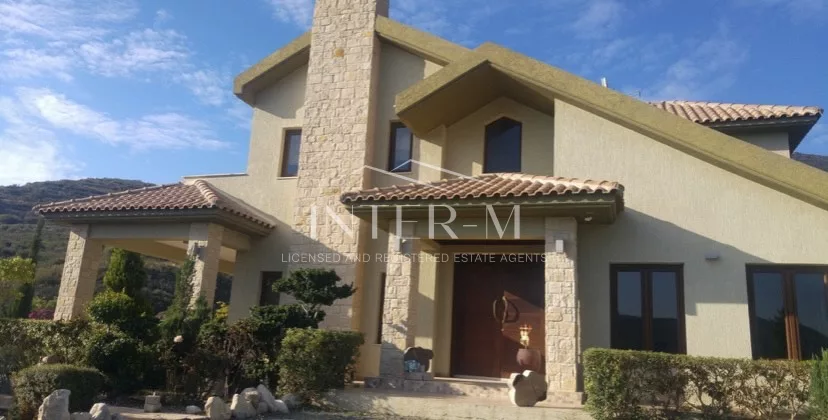 Villa For Rent In Akrounta  (5 Bedroom)