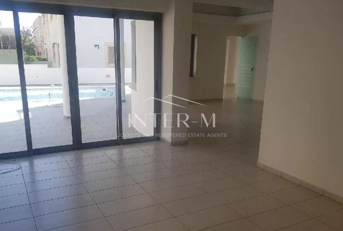 Two Floor House For Sale In Agios Nikolaos, Larnaka (6 Bedroom) φωτογραφία 4