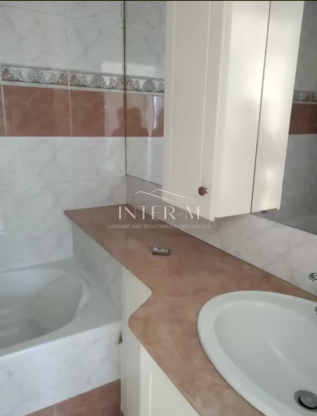 Semi-Detached House For Rent In Petrou Kai Pavlou,Limassol (4 Bedroom) φωτογραφία 5