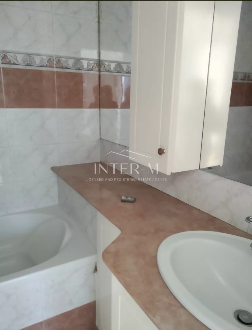 Semi-Detached House For Rent In Petrou Kai Pavlou,Limassol (4 Bedroom) φωτογραφία 5