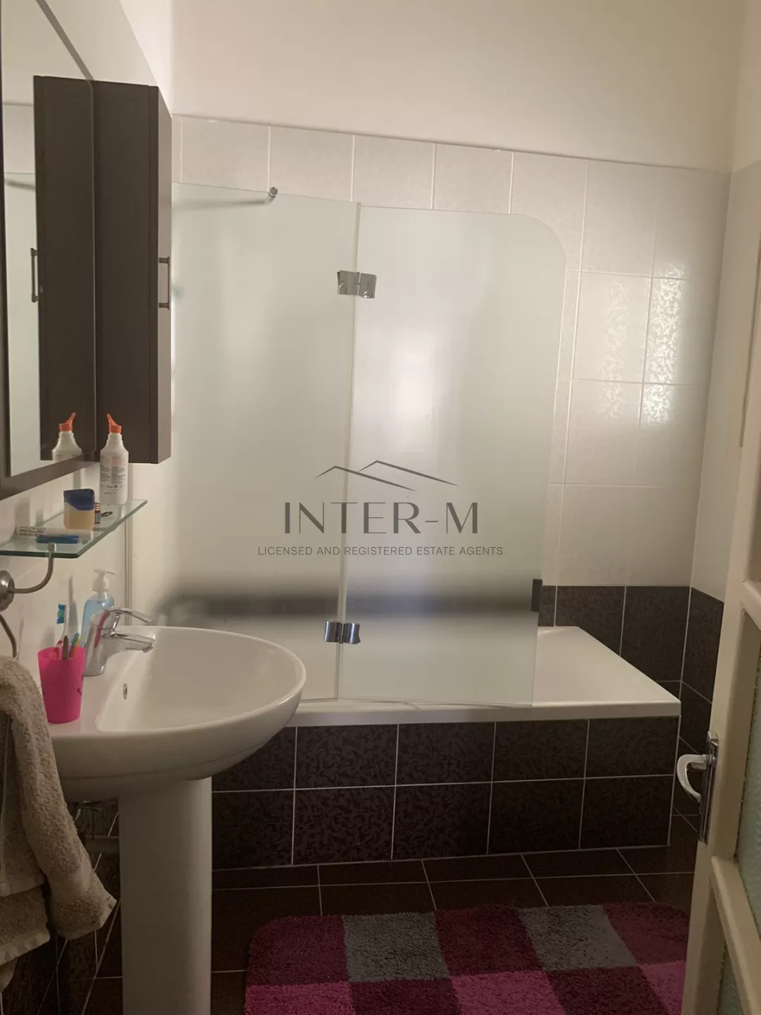 Traditional And Fully Renovated Office For Rent In City Center φωτογραφία 9